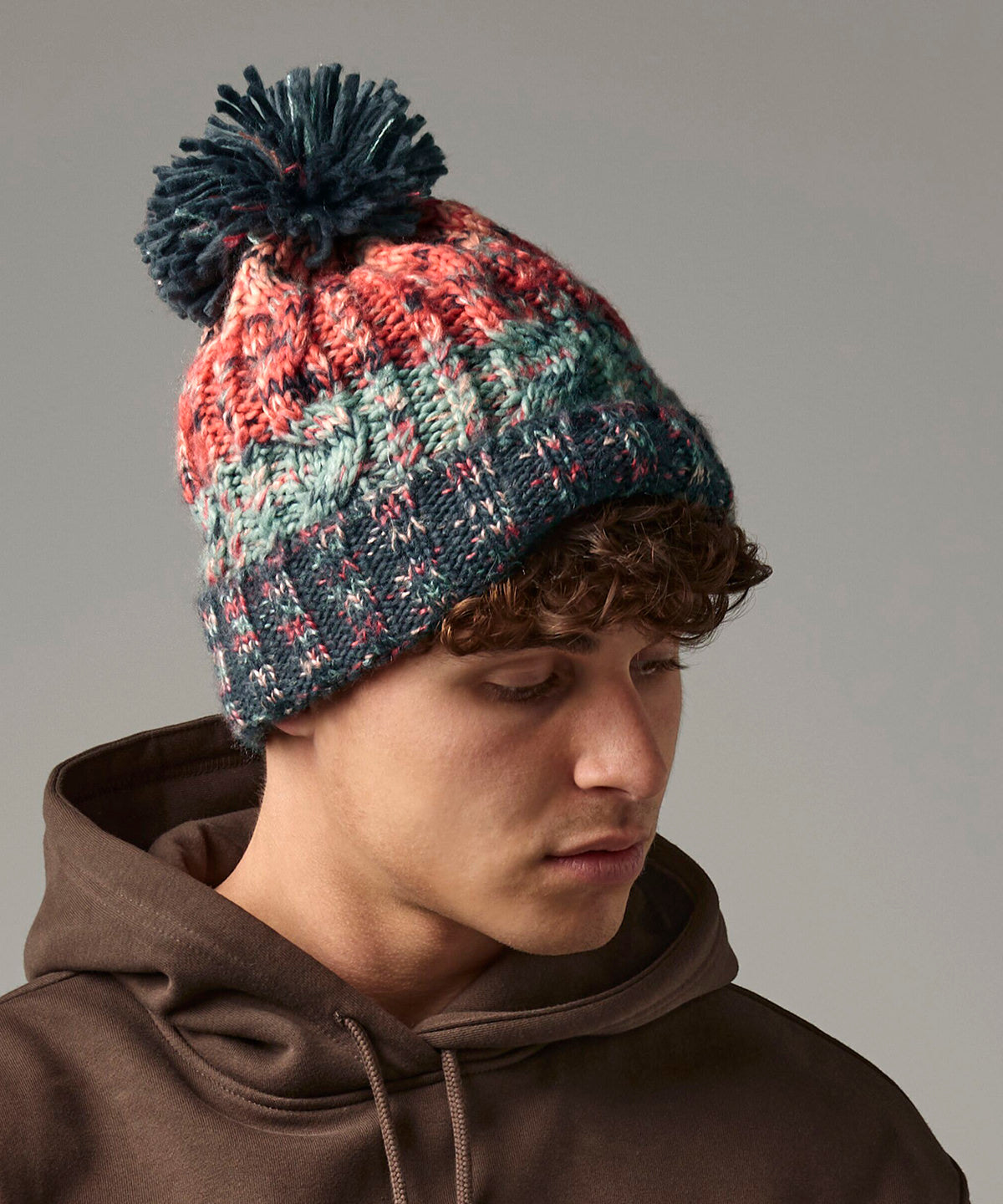 Gorro de lana con pompn y sacacorchos | Negro - Carbn Oscuro