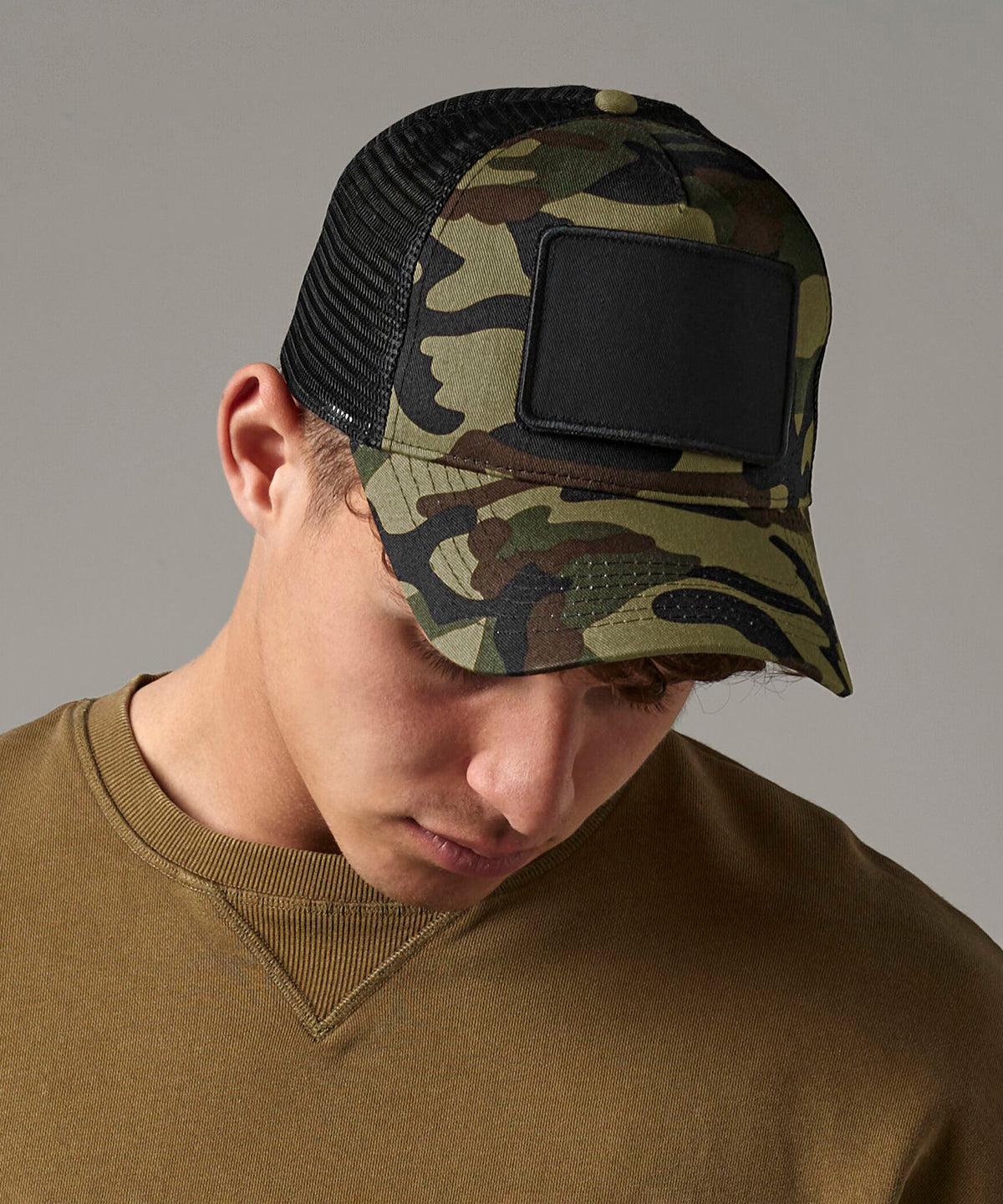 Gorra trucker con parche | Negro