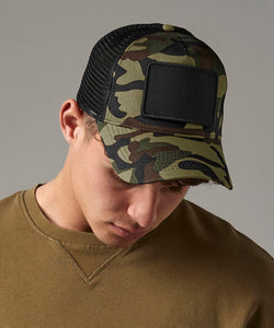 Gorra trucker con parche | Negro