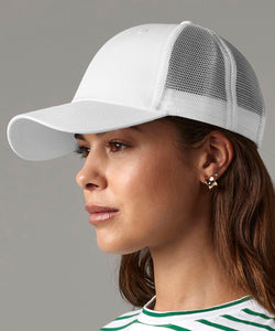 Gorra trucker de 6 paneles con cierre a presin de ropa urbana reciclada | Negro