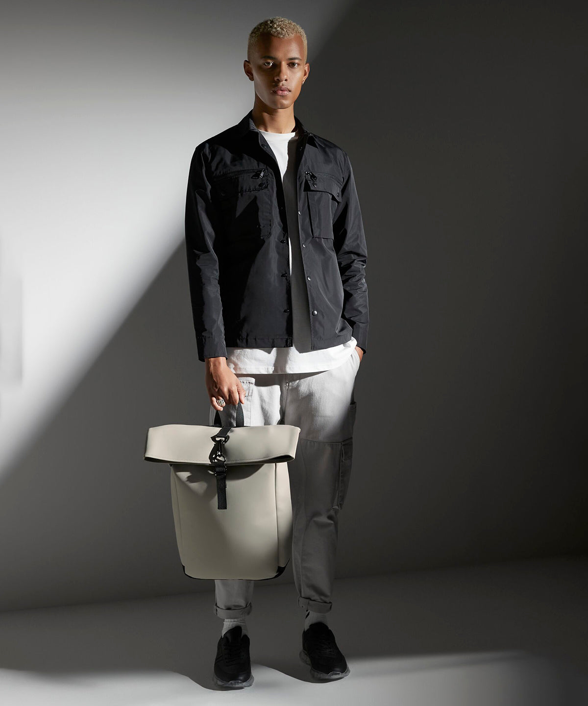 Mochila rolltop de poliuretano mate | Negro