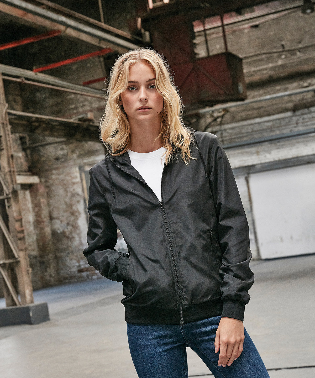 Chaqueta cortavientos reciclada para mujer | Negro/Blanco