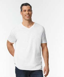 Camiseta de cuello en V Softstyle | Negro - Carbn Oscuro