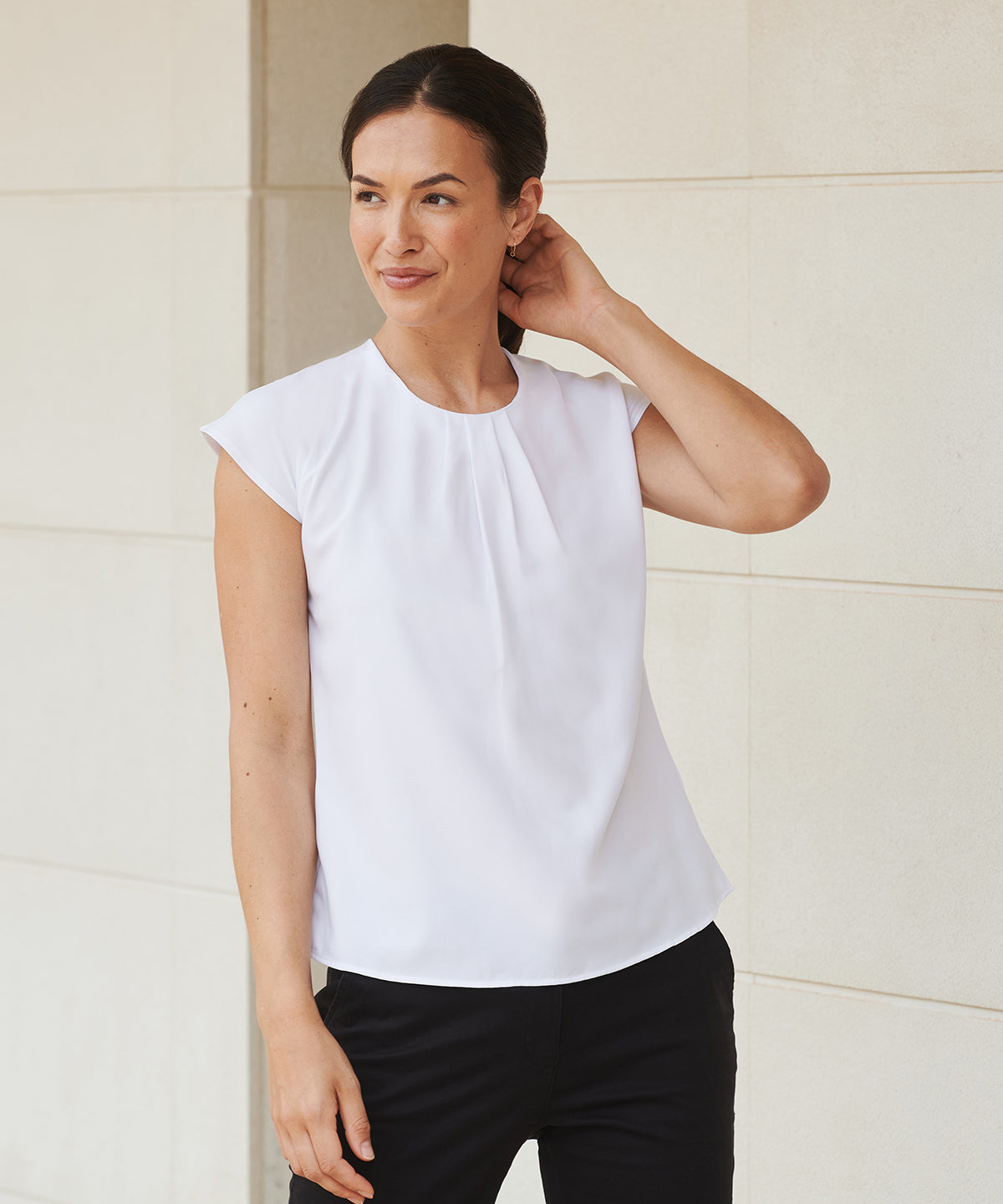 Blusa de mujer de manga corta con pliegues en la parte delantera | Blanco
