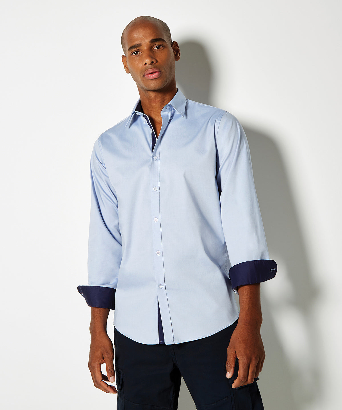 Camisa Oxford premium de contraste (cuello con botones) de manga larga (corte entallado) | Blanco/Marino