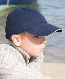 Gorra junior de algodn cepillado pesado de perfil bajo con visera en contraste | Negro/Rojo